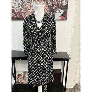 Liz Claiborne Women’s Dress Fit & Flare Size M Geometric 3/4 Sleeve V Neck